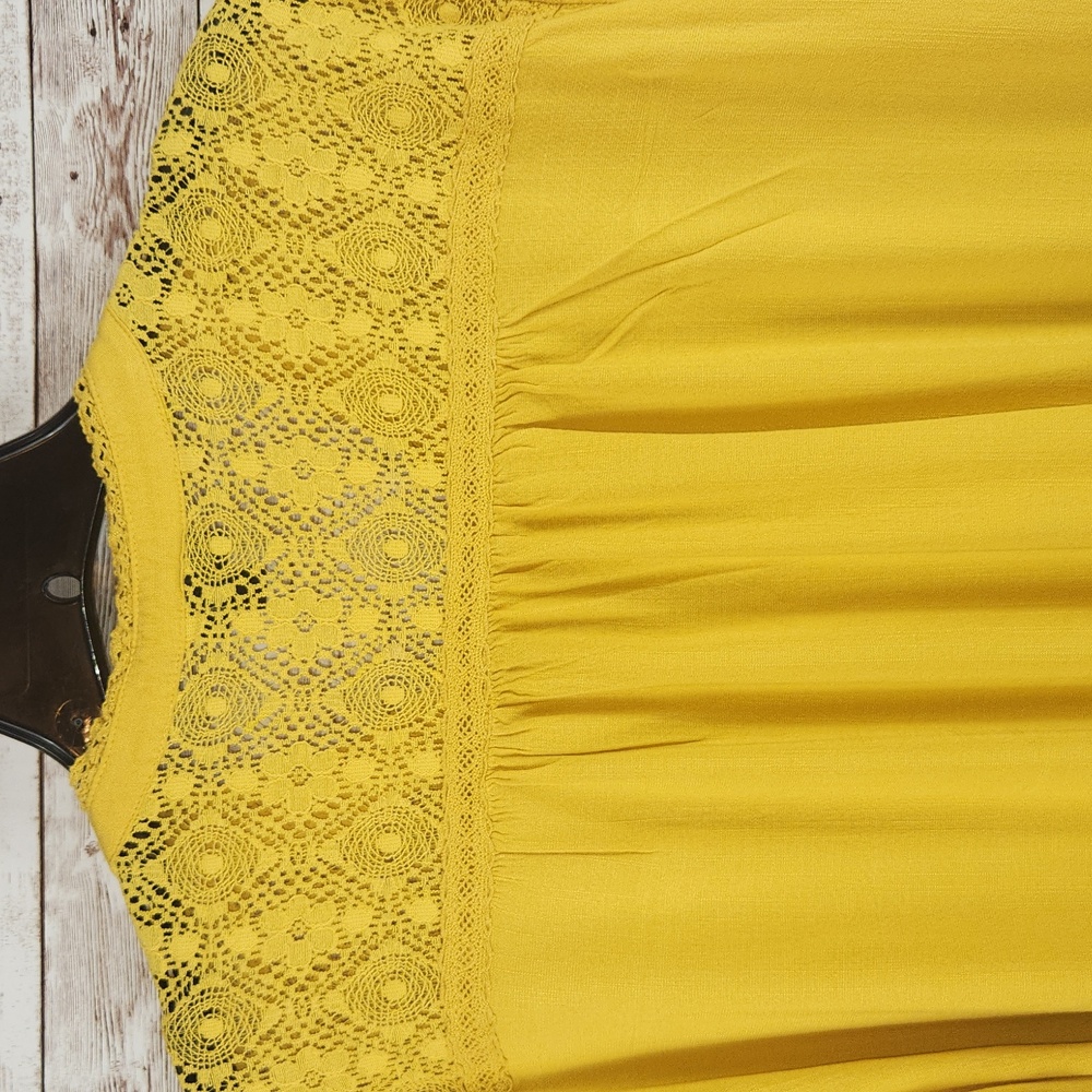 Torrid, Women's Maze Yellow Lace, Elastic Short Sleeves, Button Down, SZ 2 - Picture 5 of 10